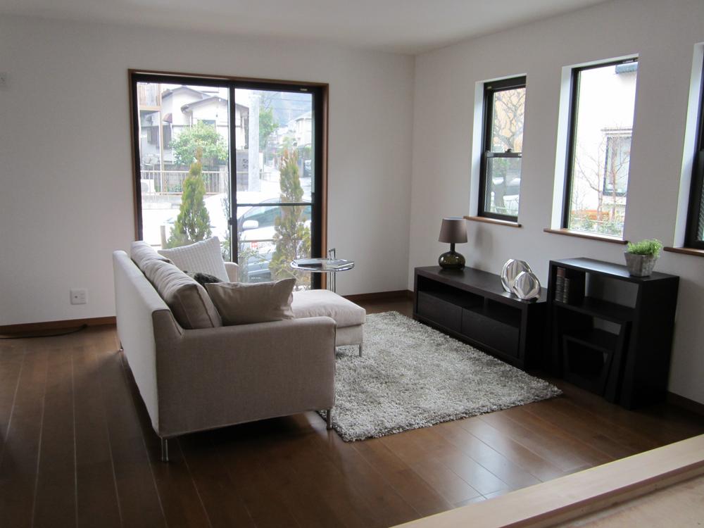 Same specifications photos (living)