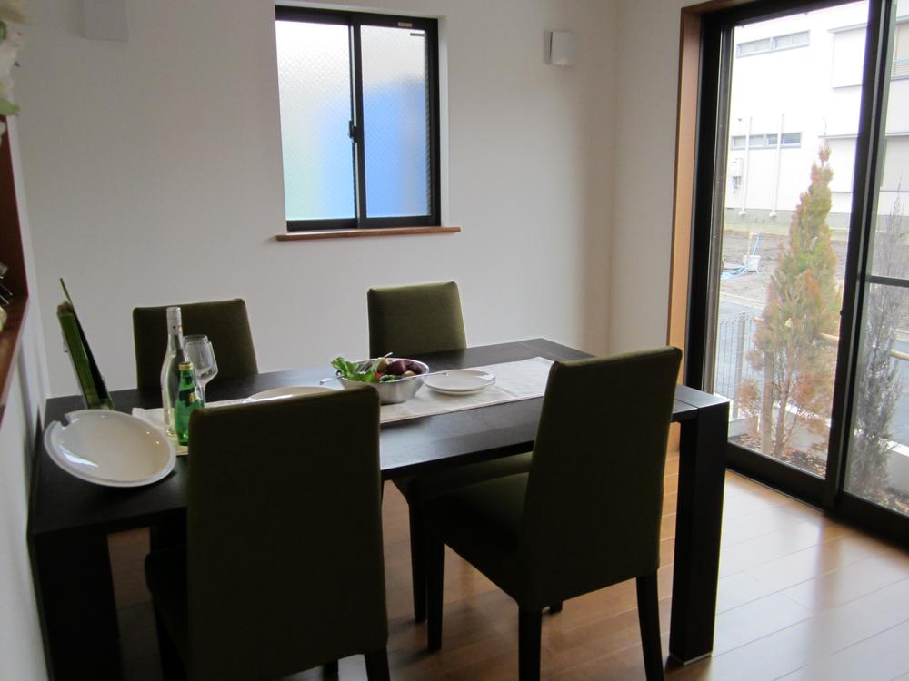 Same specifications photos (living)