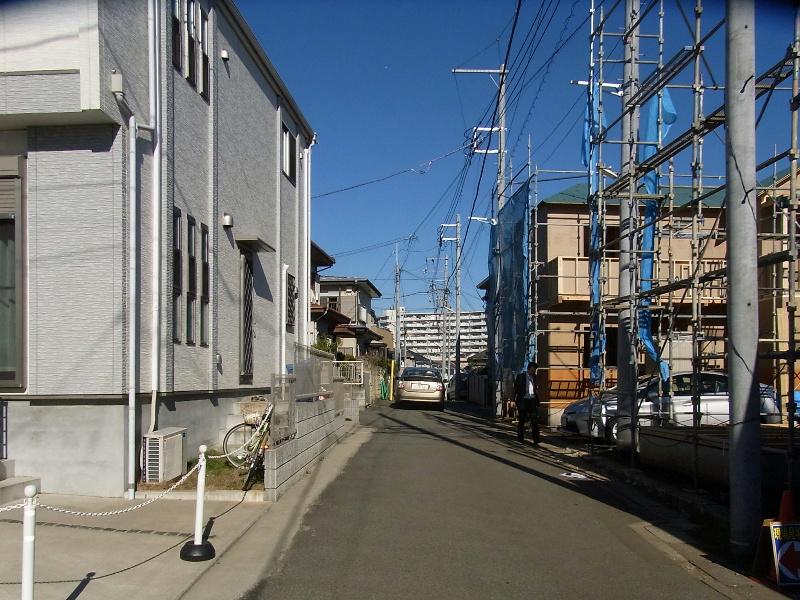 Local photos, including front road. Frontal road