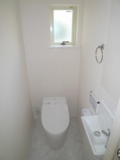 Toilet. Indoor (December 15, 2013) Shooting