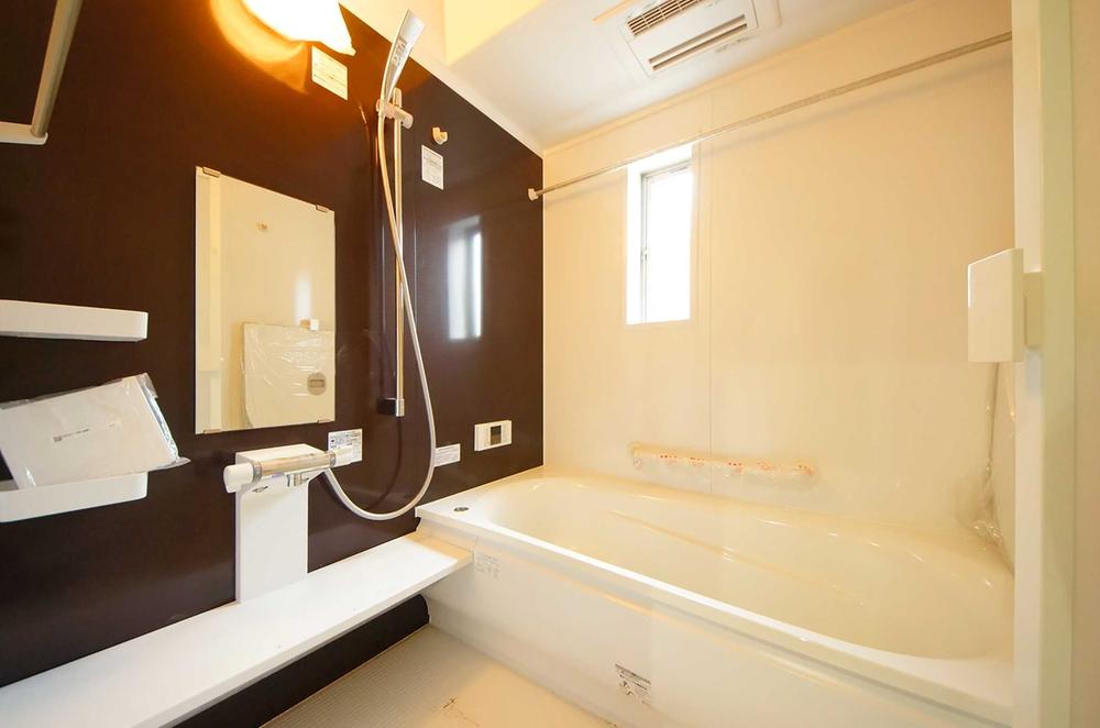 Bathroom. Indoor (11 May 2013) Shooting, This is a system bus with a ventilation heating dryer.