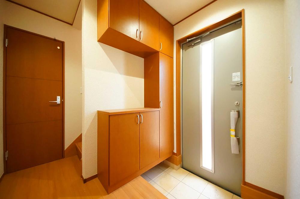 Other introspection. Indoor (11 May 2013) Shooting, It is the entrance hall to take the lighting.