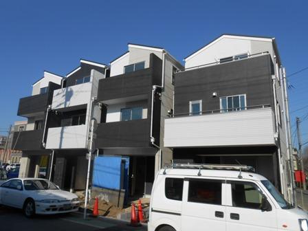 Local appearance photo.  [appearance] Modern wooden three-story form.