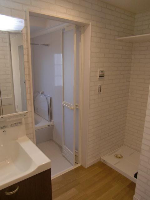 Wash basin, toilet. Indoor (11 May 2013) Shooting