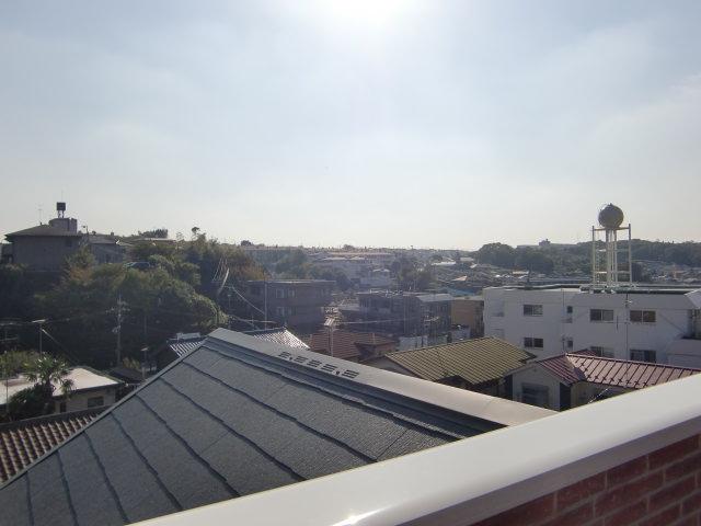 View photos from the dwelling unit. View from the site (November 2013) Shooting