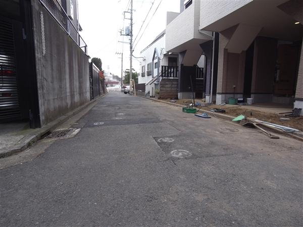 Local photos, including front road. Front road 2013 / 12 shooting