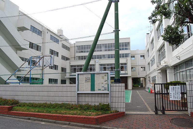 Junior high school. 776m to Yokohama Municipal Hiyoshidai west junior high school (junior high school)