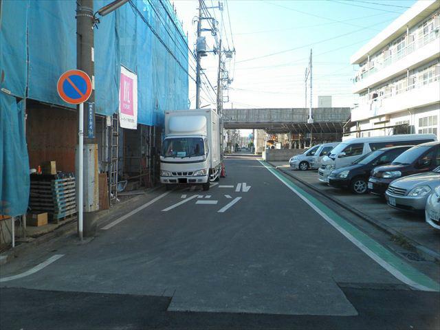 Local photos, including front road. Frontal road