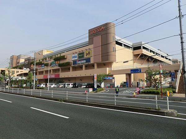 Shopping centre. Tressa to Yokohama 895m