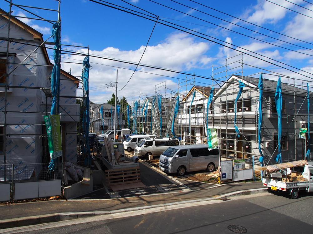 Local photos, including front road. Local (11 May 2013) Shooting