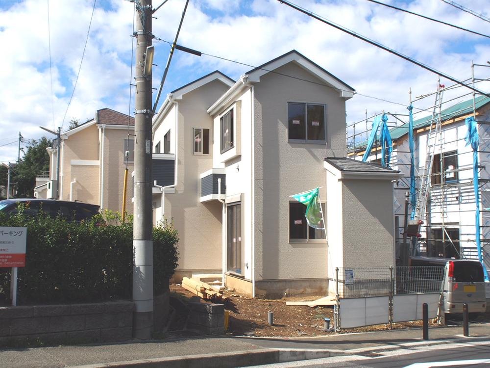 Local appearance photo. L Building site (November 2013) Shooting