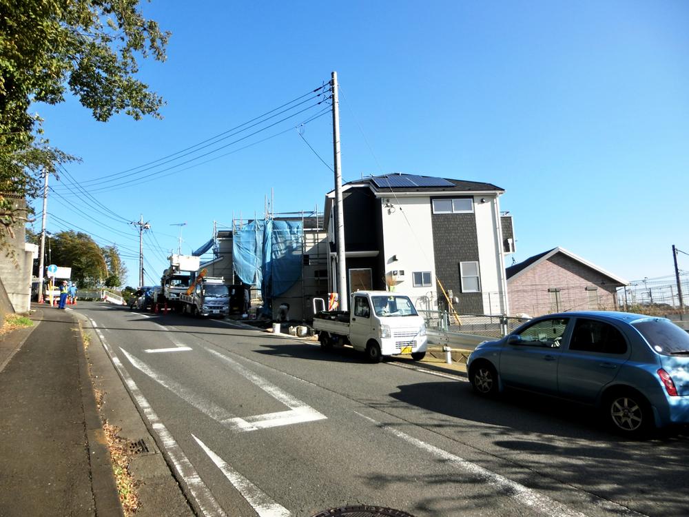 Local photos, including front road. Also including front road, Local photo (with solar power house)