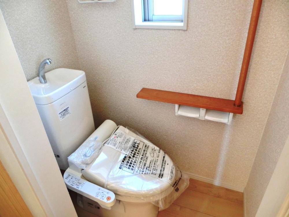 Toilet. 1 Building (toilet)