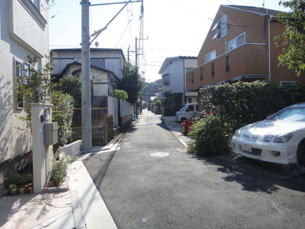 Local photos, including front road. Local shooting