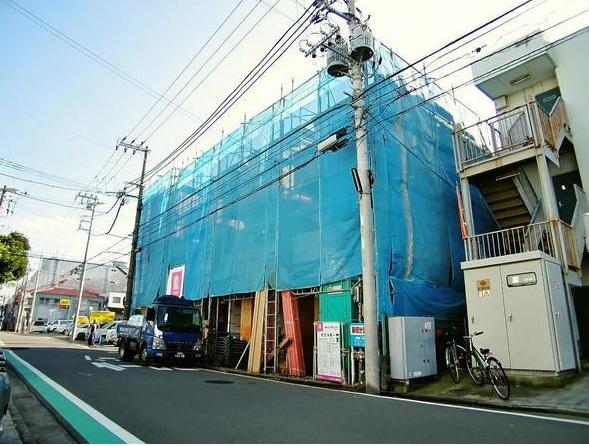 Local photos, including front road. Wide front road, Parking is a breeze!