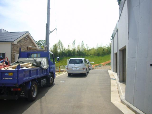 Local photos, including front road. Frontal road