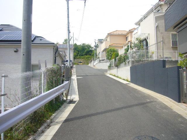 Local photos, including front road. Frontal road