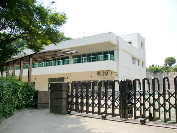 kindergarten ・ Nursery. Small desk 752m to kindergarten