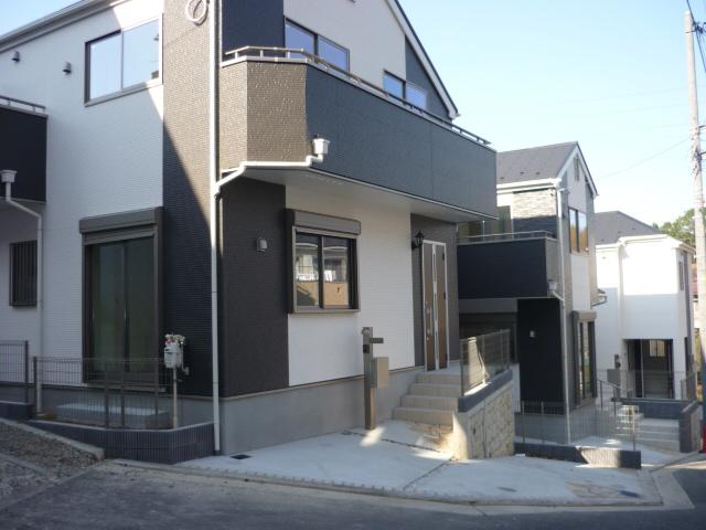 Local photos, including front road. Local (December 7, 2013) Shooting