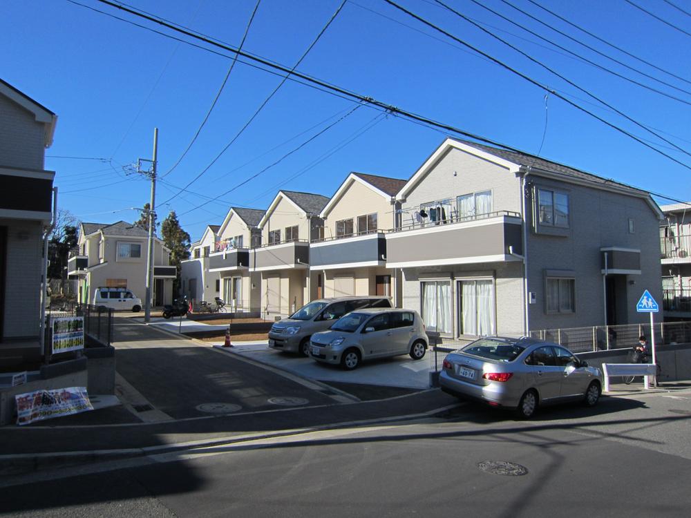 Local photos, including front road. Local (12 May 2013) Shooting