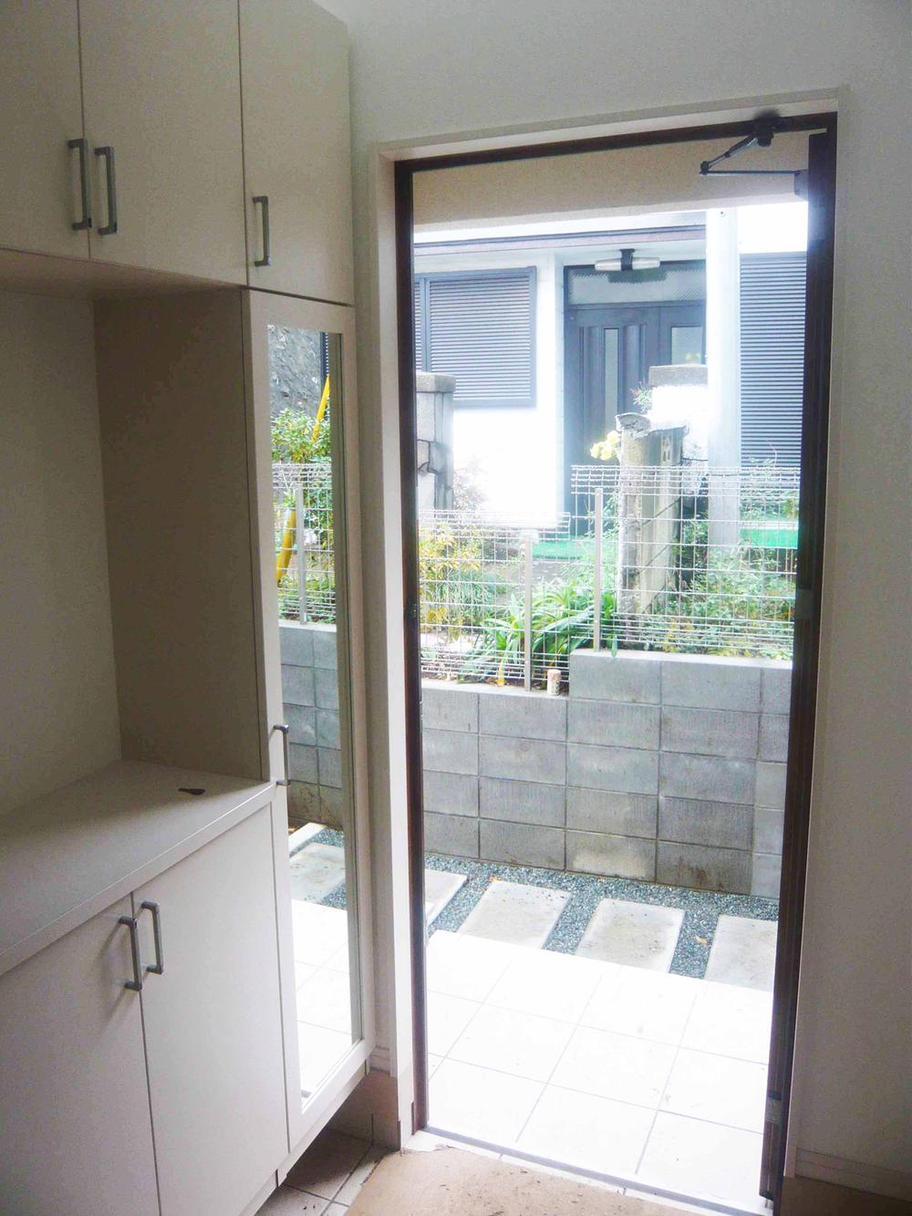 Entrance. Local (12 May 2013) Shooting