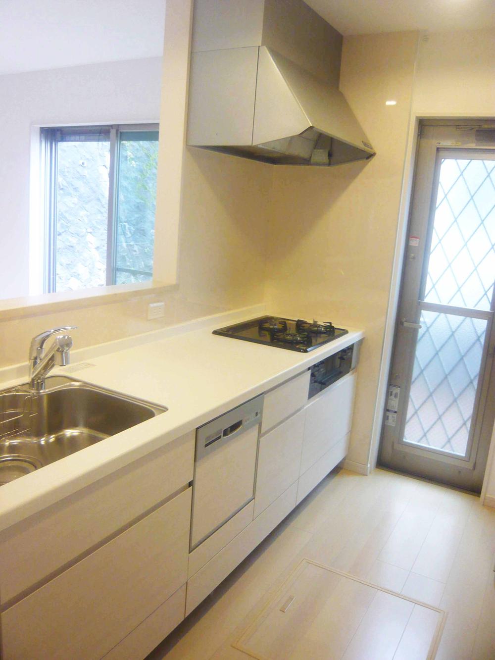 Kitchen. Indoor (12 May 2013) Shooting