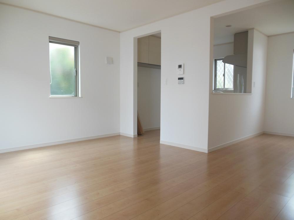 Same specifications photos (living)