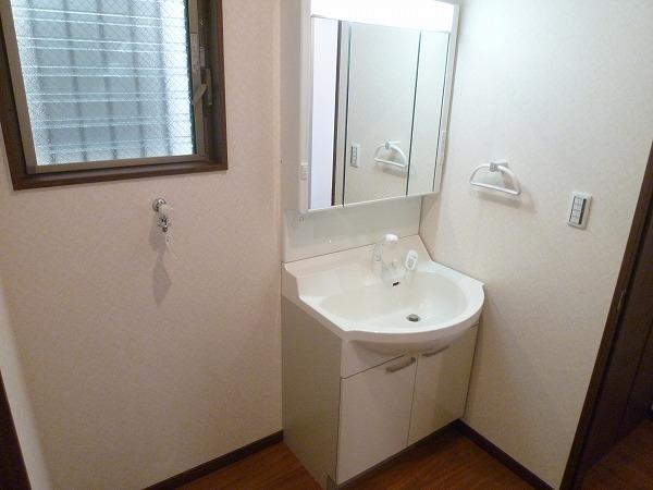 Wash basin, toilet. 2013 March 20 shooting Building A