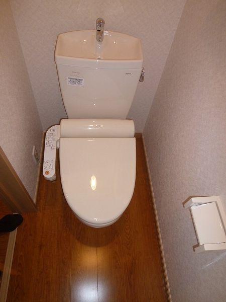 Toilet. 2013 March 20 shooting Building B