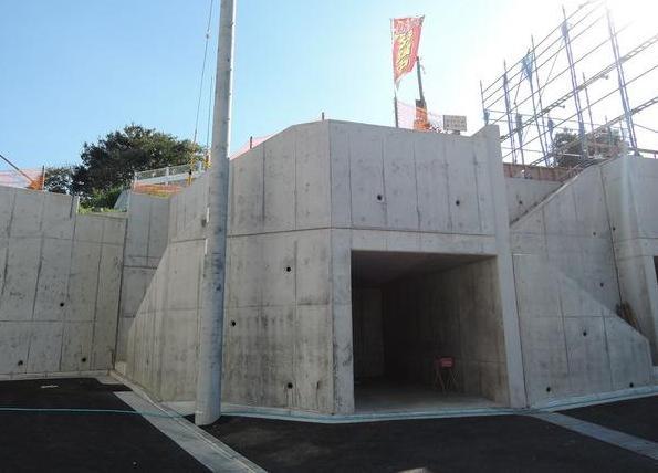 Local photos, including front road. Local (10 May 2013) Shooting