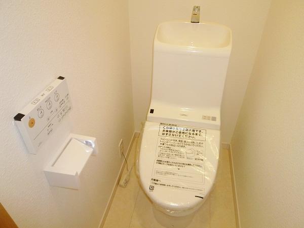 Same specifications photos (Other introspection). Same specifications complete example of construction (toilet)