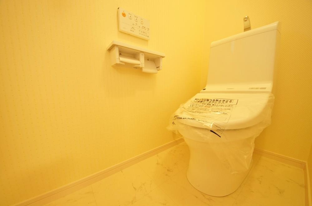 Toilet. Indoor (11 May 2013) Shooting, Toilet on the first floor, It is equipped on the second floor both. 