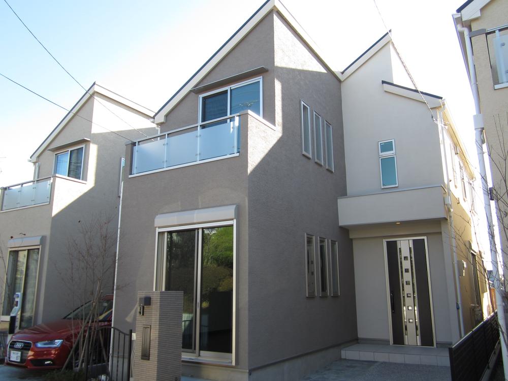 Local appearance photo. Building 2