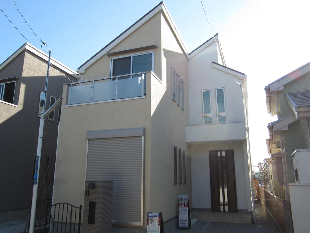 Local appearance photo. 1 Building