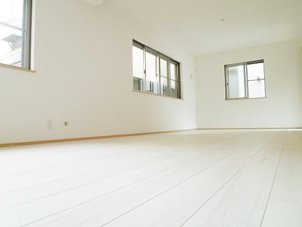 Same specifications photos (living). Same specifications complete example of construction (living)