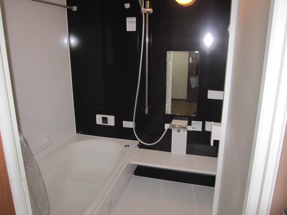 Bathroom. 4 Building