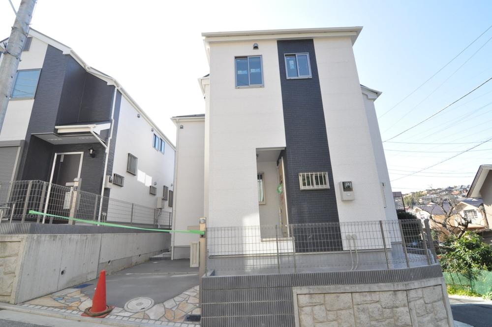 Local appearance photo. 1 Building