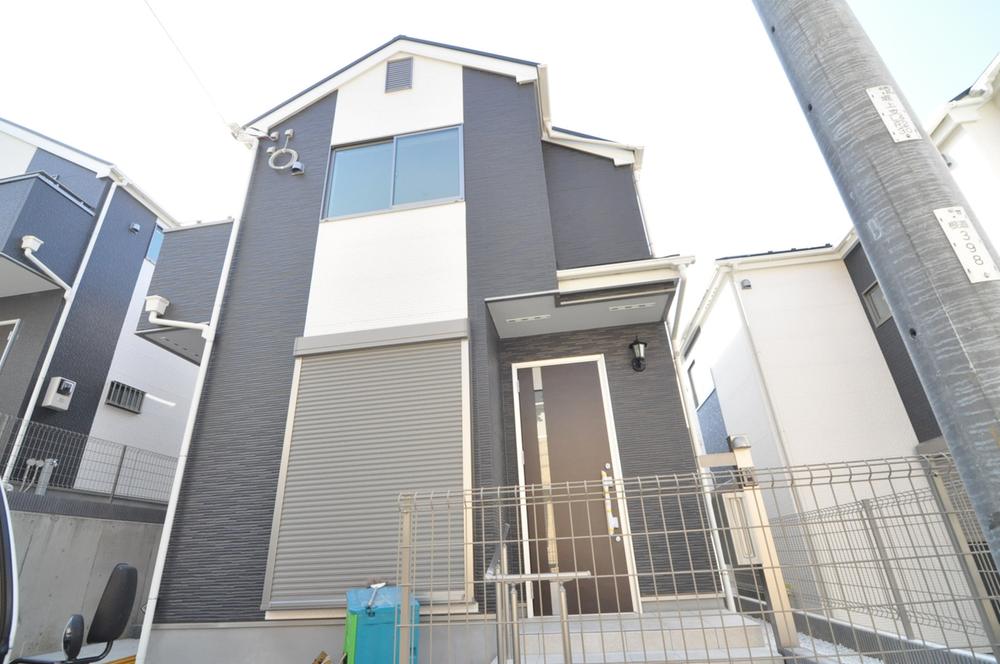 Local appearance photo. Building 2