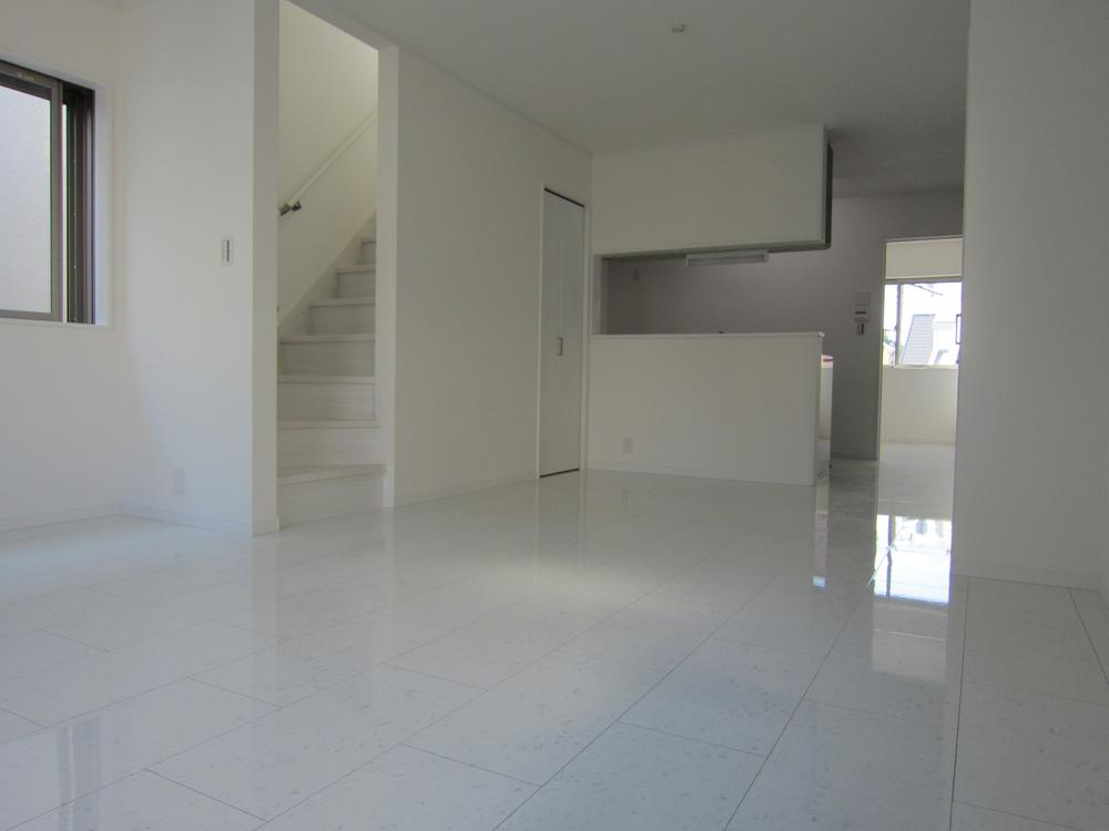 Living. 1 Building (November 5, 2013) Shooting