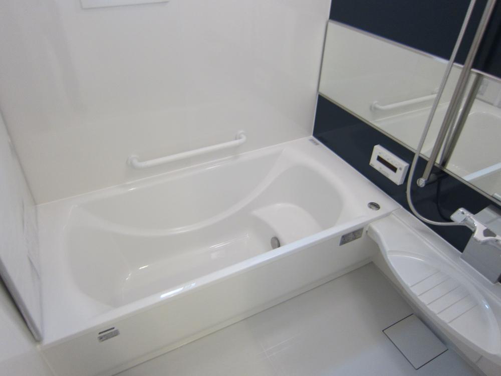 Bathroom. 1 Building (November 5, 2013) Shooting