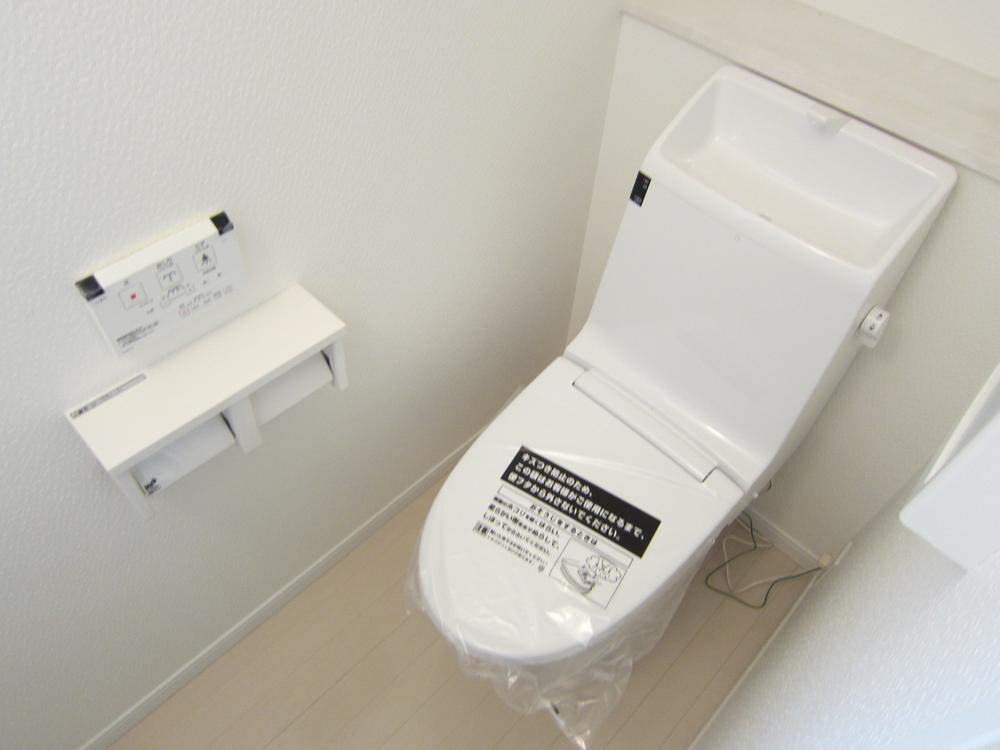 Toilet. 1 Building (November 5, 2013) Shooting