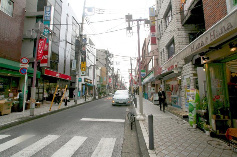 station. Hiyoshi Station