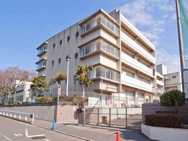 Primary school. 860m to Yokohama Municipal small desk Elementary School