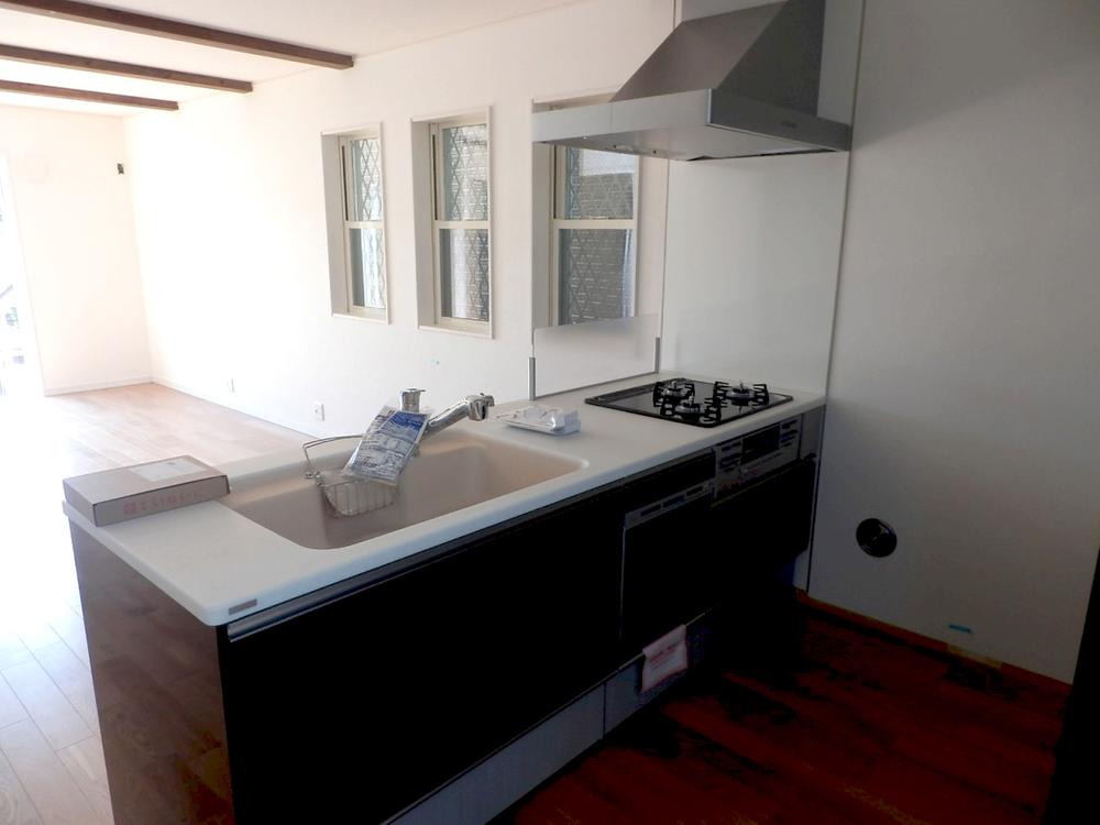 Kitchen. Indoor (2013 / 10 / 27 shooting) Kitchen is a picture. The kitchen is the space is wide housework is easy!