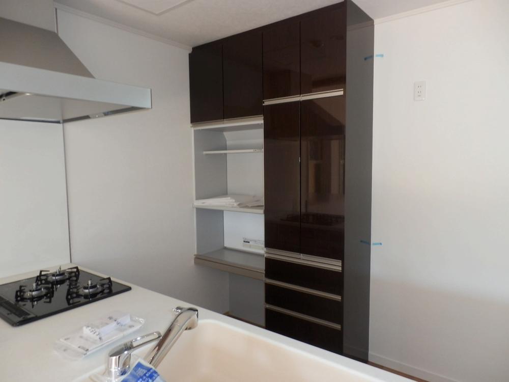 Kitchen. Indoor (2013 / 10 / 27 shooting) Kitchen is a picture. The kitchen is equipped with storage