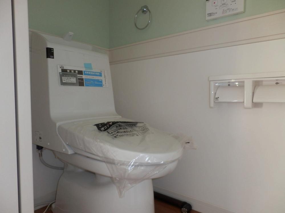 Toilet. Indoor (2013 / 10 / 27 shooting) Toilet is a picture.