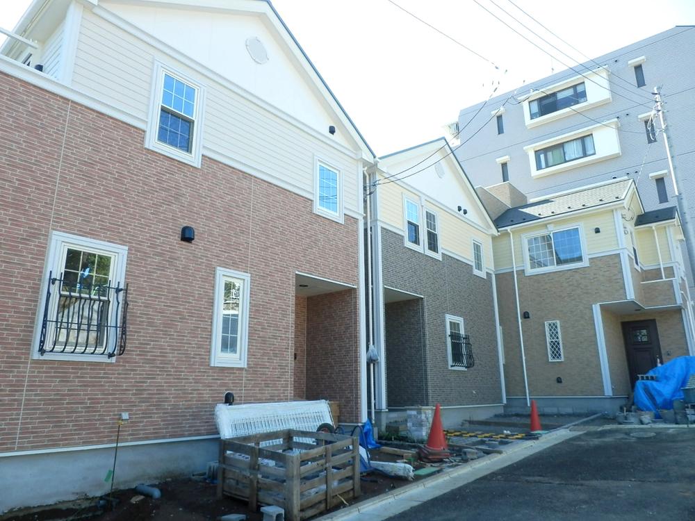 Local photos, including front road. Local 2013 / 10 / 27 shooting Foremost is A Building! C Building is the deepest Scheduled for completion in 2013 / 11 is! ◆ Local guides are available! First of all, please contact us.