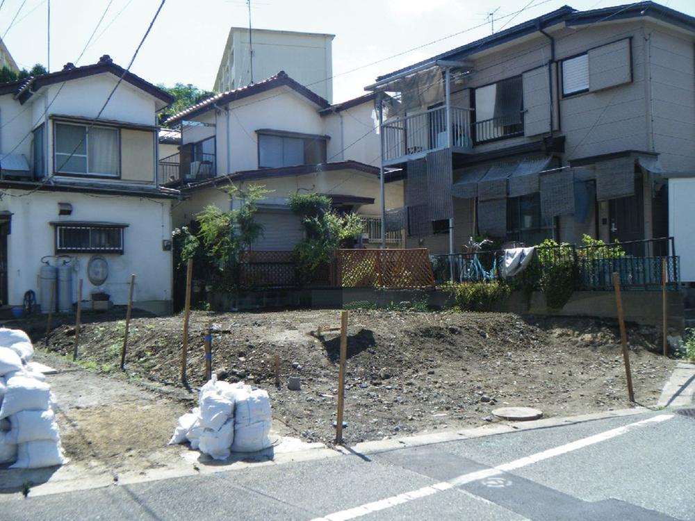 Local appearance photo. Local (11 May 2013) Shooting