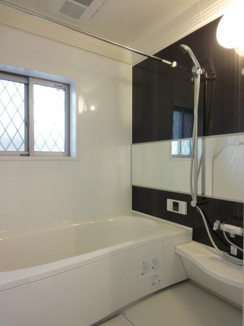Same specifications photo (bathroom)