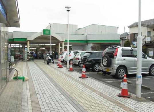 Supermarket. 100m to Fuji Super Serigaya shop